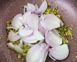 A picture of step 4 of Hare Matar Ki Ghugni.