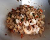 Foto langkah ke 3 dari resep 46. Oseng Tempe Gembus Udang.