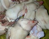 Hình bước làm 1 của món Móng giò kho ngày mưa