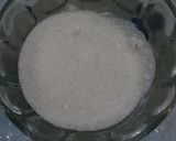 A picture of step 1 of Mini raisins buns.