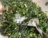 Foto langkah ke 6 dari resep 93. Oseng daun pepaya dan teri.