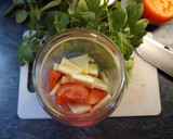 Foto del paso 2 de la receta: Cómo conservar queso fresco con tomates y albahaca