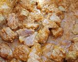 صورة لخطوة 2 من وصفة اللحم بصلصة الطماطم حارة وأرز