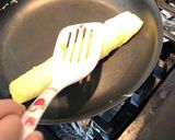 Hình bước làm 5 của món Trứng cuộn