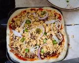 A picture of step 10 of Chicken cheesy pizza.