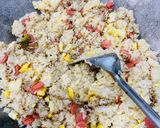 Foto langkah ke 6 dari resep Nasi Goreng Telor Mata Sapi.