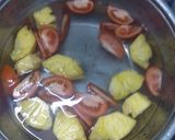 Hình bước làm 1 của món Canh thịt bò nấu với thơm, cà chua