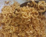 Foto langkah ke 2 dari resep Martabak telur isirendang indomie renyah di luar lembut di dalam.