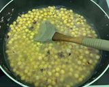 A picture of step 2 of Chickpea curry (vegan).