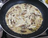 Foto del paso 3 de la receta: Espaguetis de calabacín con setas y salsa de queso🥒🍄🧀