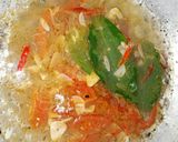 Foto langkah ke 3 dari resep Tumis Sawi Sosis.