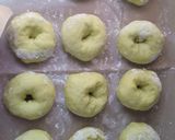 Foto langkah ke 4 dari resep Donat Sari Pandan.
