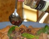 Foto del passaggio 8 della ricetta Pasta al Polpo con Olive Taggiasche, Datterino e Bottarga di Tonno Rosso