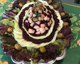 Une image de l'étape 12 de Salade composée laitue, concombre, betteraves et olives.