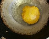 A picture of step 5 of Aamras Poori.