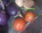 A picture of step 1 of Aloo bengan.