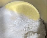 صورة لخطوة 1 من وصفة بسبوسة السميد وجوز الهند🥧