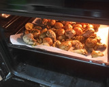 Foto del paso 5 de la receta: Contramuslo de pollo cocido y asado con papas y mojo