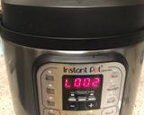 Hình bước làm 4 của món Đùi gà xào gừng và nấm mèo-Instant Pot
