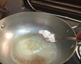 A picture of step 1 of White sauce pasta.