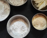 சோளமாவு மில்க் குக்கீஸ்(corn flour milk cookies recipe in tamil) ரெசிபி ஸ்டேப் 1 புகைப்படம்