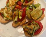Foto del passaggio 2 della ricetta Pomodori friselline e zucchine