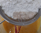Foto langkah ke 4 dari resep Bolu Karamel (Sarang Semut).