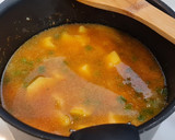 Foto del paso 3 de la receta: Guiso de patatas y merluza en amarillo