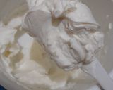 Foto langkah ke 3 dari resep Cara Mudah Membuat Butter Cream Sendiri di Rumah.