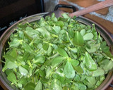 Foto del paso 4 de la receta: Verdolagas con Carne de Cerdo en Salsa Verde
