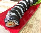 Foto langkah ke 5 dari resep Homemade Sushi Roll Futomaki isian utama sosis.