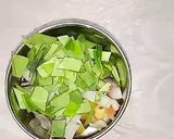 A picture of step 1 of Murg Paanwaala.