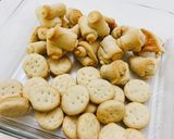 Foto del paso 5 de la receta: Bizcochitos y cuernitos de grasa 😋