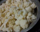A picture of step 1 of Cauliflower Manchurian.