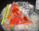Foto langkah ke 4 dari resep Sop Ikan Gurame.
