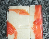 Foto del paso 10 de la receta: Pastel frío de salmón, surimi, queso de untar y nueces 🐟🍞🧀🏖️