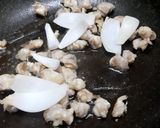 Hình bước làm 2 của món Sụn gà xào bơ tỏi