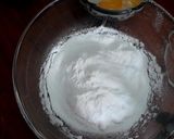 A picture of step 2 of Heart shaped rose ice cream cake.