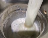 A picture of step 2 of Chocolatypie shake.