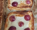 Foto del paso 4 de la receta Cuadraditos de hojaldre rellenos de sobrasada con queso y uvas