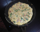 Foto del paso 4 de la receta: Tortilla de papas con cebolla, espinacas y jamón serrano