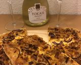 Schneller und einfacher Flammkuchen mit Schinken, Speck und Zwiebeln Rezeptschritt 4 Foto