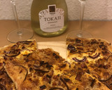 Schneller und einfacher Flammkuchen mit Schinken, Speck und Zwiebeln Rezeptschritt 4 Foto