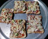 ब्रेड कैप्सिकम पिज़्ज़ा(Bread capsicum pizza recipe in Hindi) रेसिपी चरण 3 फोटो