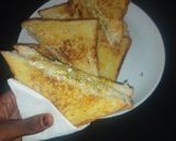 A picture of step 5 of Scrambled egg sandwich.