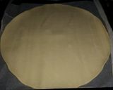 Une image de l'étape 10 de Galette des Rois à la frangipane et aux pommes caramélisées.
