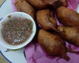 A picture of step 8 of Hari mirch k pokray.