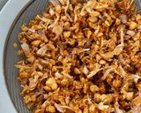 A picture of step 3 of Khanom Jeen Nam Ngiao.