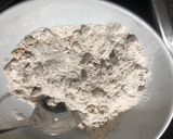Foto del paso 2 de la receta Bizcocho integral con nueces en lekue en 5 minutos