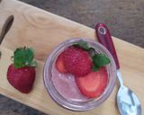 Foto langkah ke 5 dari resep Strawberry Overnight Oat with Yogurt.